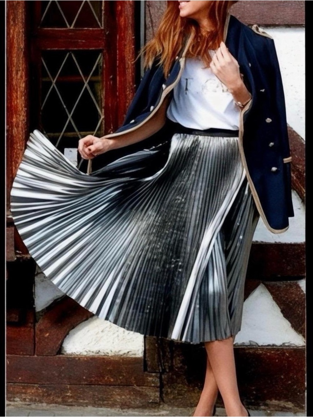 Zara Women's Pleated Skirt Silver Metallic Size Medium Like New